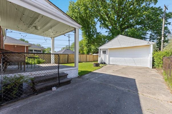 Detached Garage, Exterior