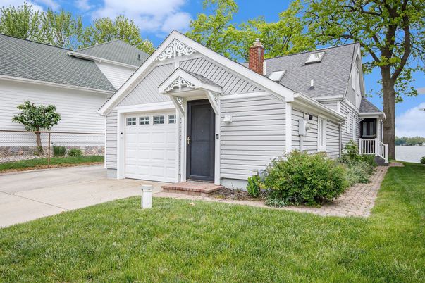Attached, Exterior, Facade, Cape Cod