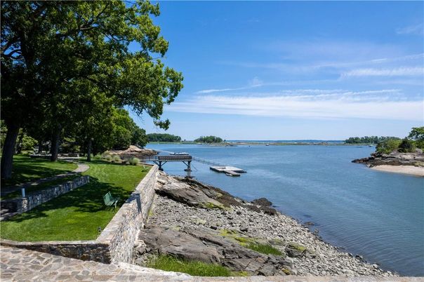 Exterior, Lake