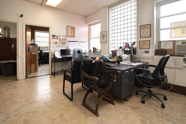 Home Office, Interior