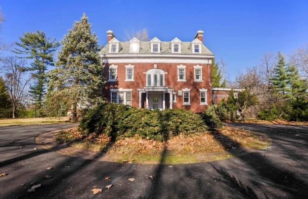 Exterior, Facade, Brick Facade, Georgian