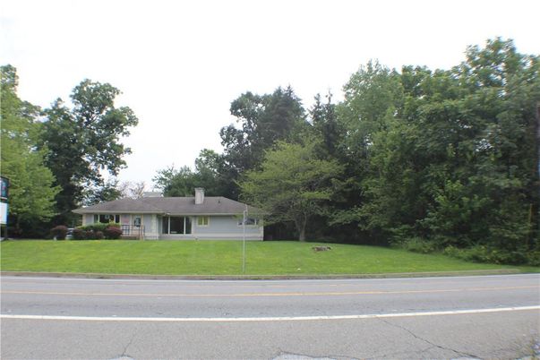 Exterior, Facade, Ranch