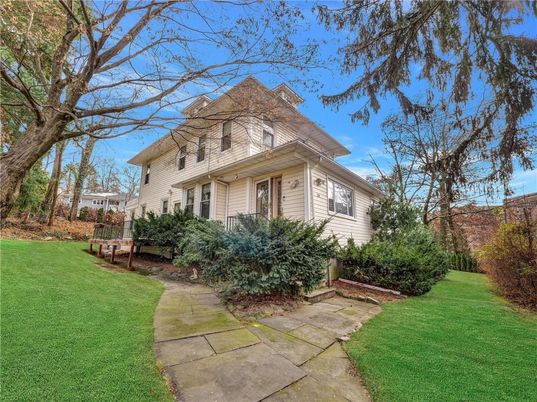 Backyard, Exterior, Facade, American Foursquare