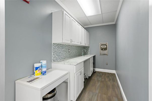Interior, Kitchen, Washer, Wood Texture Flooring