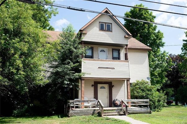 Backyard, Exterior, Facade, Queen Anne Victorian