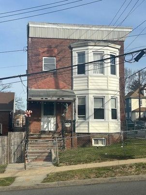 Exterior, Facade, Brick Facade, Rowhouse