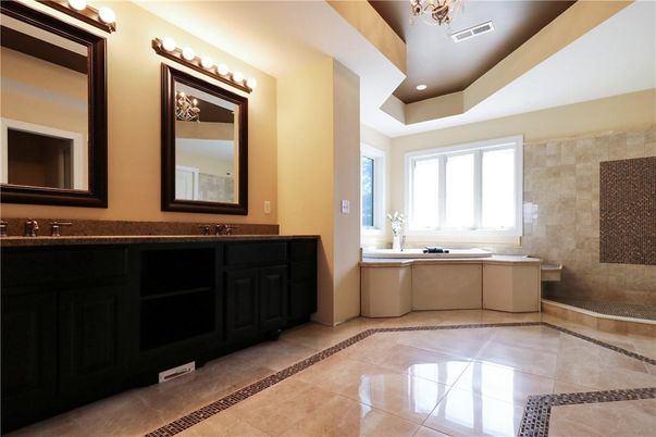 Bathroom, Dual Sink Vanities, Interior, Recessed Lighting