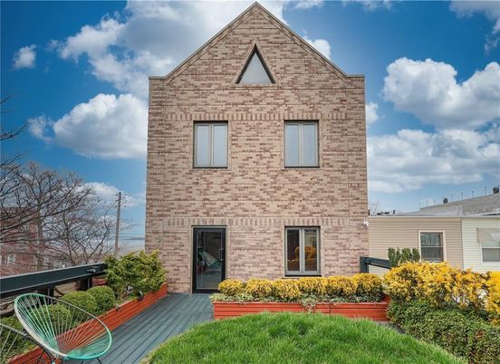 Exterior, Facade, Brick Facade, Brick Traditional