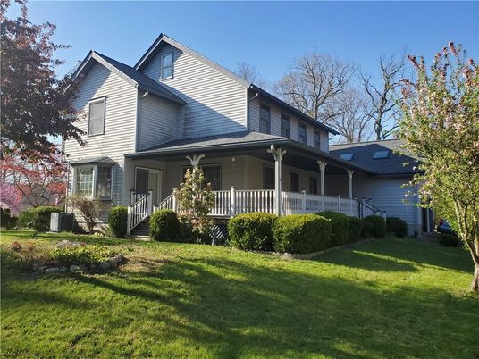 Exterior, Facade, Farmhouse