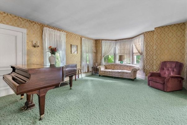 Interior, Piano