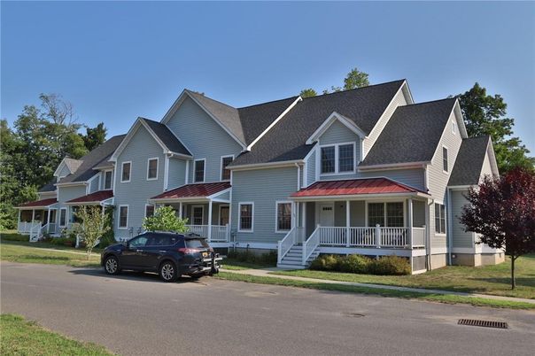 Exterior, Facade, Farmhouse