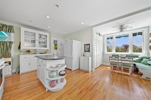 Dining room, Interior, Kitchen, Recessed Lighting, Wood Texture Flooring
