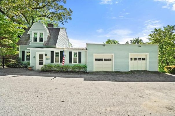 Attached, Exterior, Facade, Farmhouse