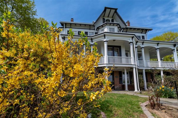 Exterior, Facade, Queen Anne Victorian