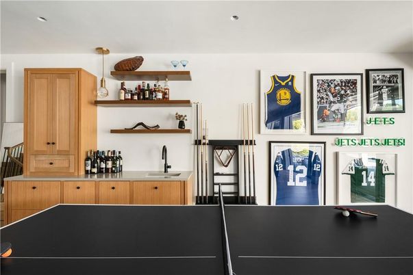 Game Room, Interior