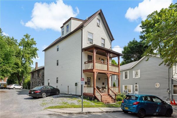 Exterior, Facade, Queen Anne Victorian