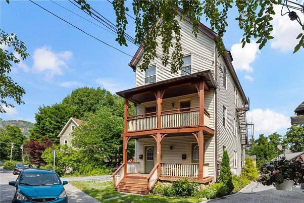 Exterior, Facade, Queen Anne Victorian