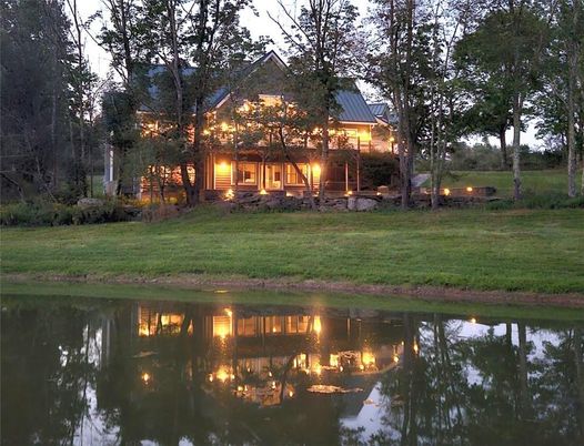 Exterior, Lake