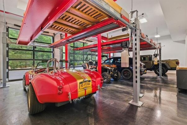 Garage, Interior