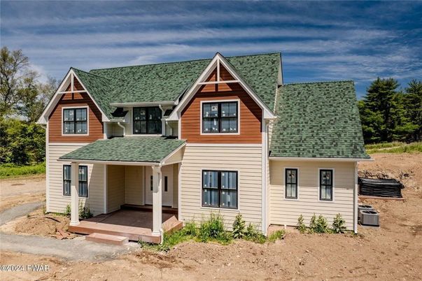Exterior, Facade, Farmhouse