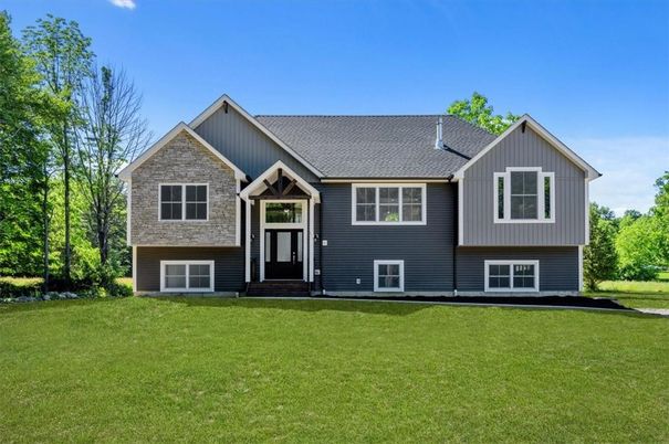 Exterior, Facade, Raised Ranch