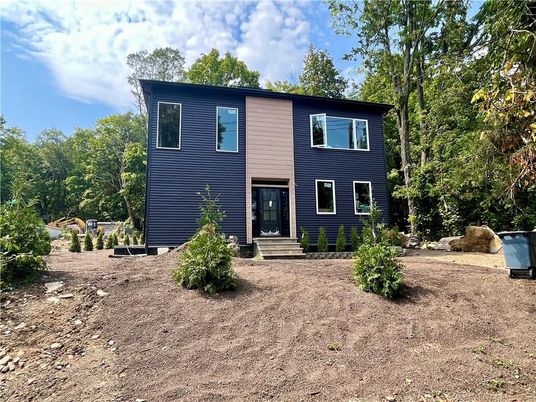 Backyard, Exterior, Facade, Raised Ranch