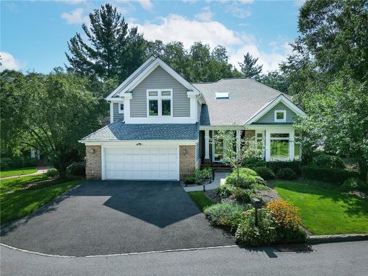 Attached, Exterior, Facade, American Craftsman