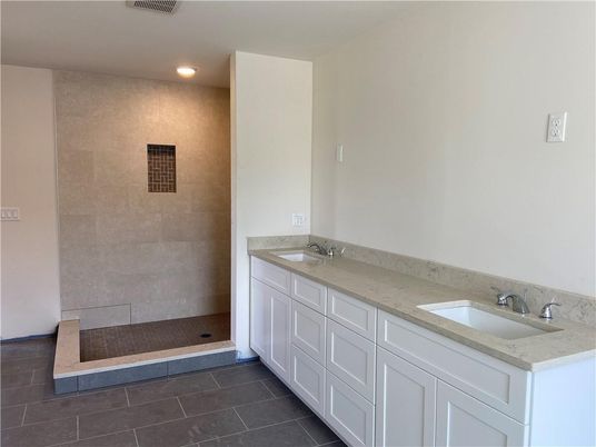 Bathroom, Dual Sink Vanities, Interior, Recessed Lighting