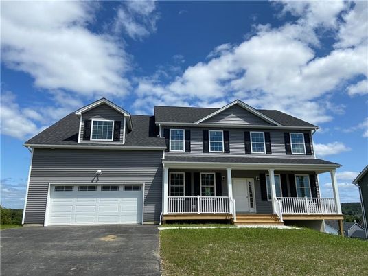Attached, Exterior, Facade, Farmhouse