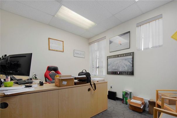 Home Office, Interior