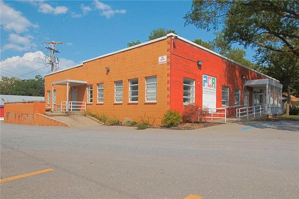 Exterior, Facade, Modern