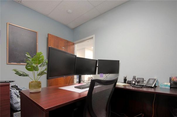 Home Office, Interior