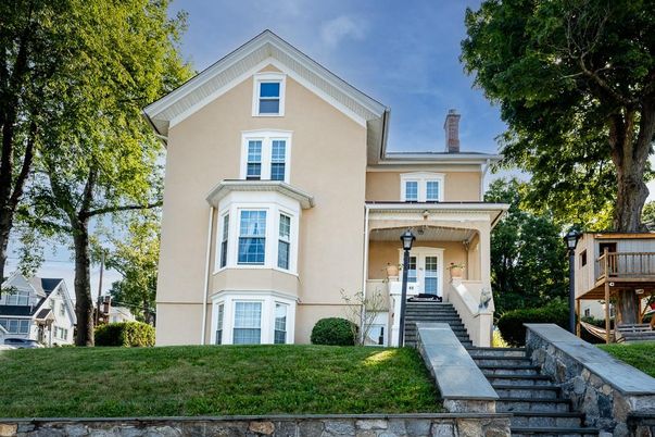 Exterior, Facade, Queen Anne Victorian