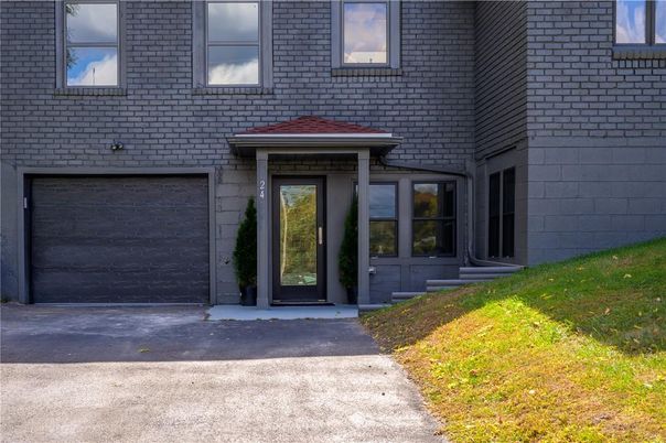 Attached, Exterior, Facade, None