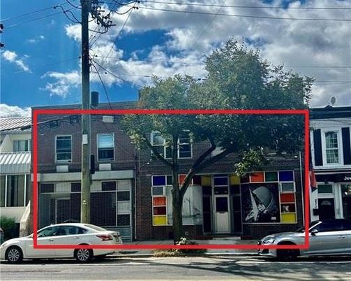 Exterior, Facade, Brick Facade, Rowhouse