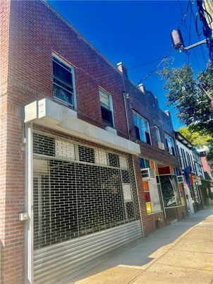 Exterior, Facade, Brick Facade, Rowhouse