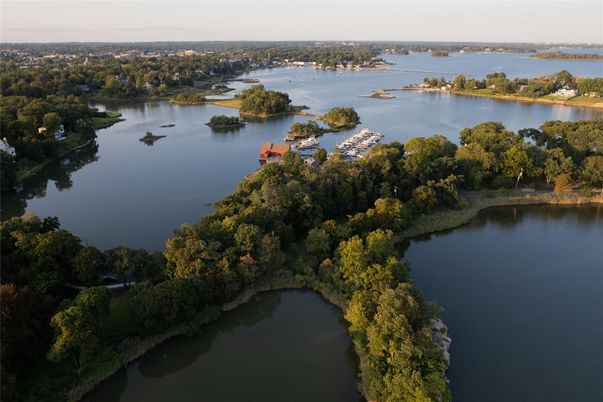 Exterior, Lake