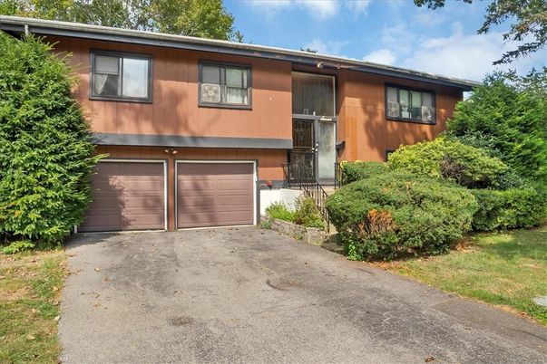 Attached, Exterior, Facade, Raised Ranch