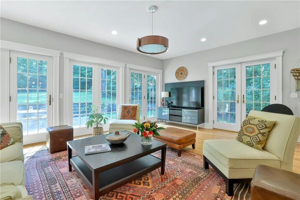 Interior, Living room, Pendant Lights, Recessed Lighting, Wood Texture Flooring