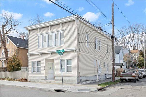 Exterior, Facade, American Foursquare