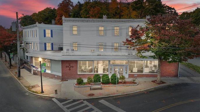 Exterior, Facade, Rowhouse
