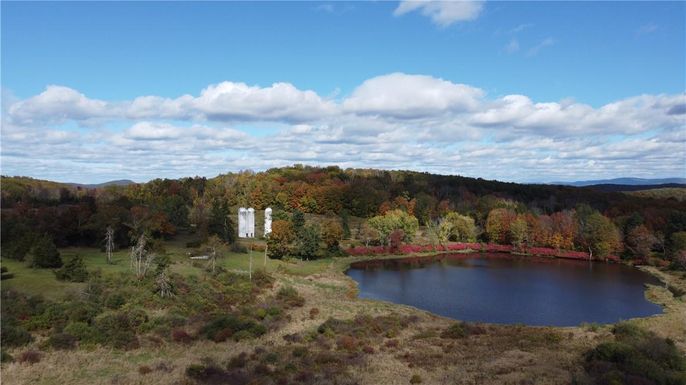 Exterior, Lake