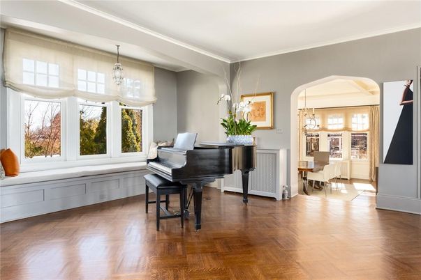 Chandelier, Dining room, Interior, Pendant Lights, Piano, Wood Texture Flooring