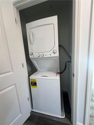 Interior, Utility Closets, Washer, Wood Texture Flooring