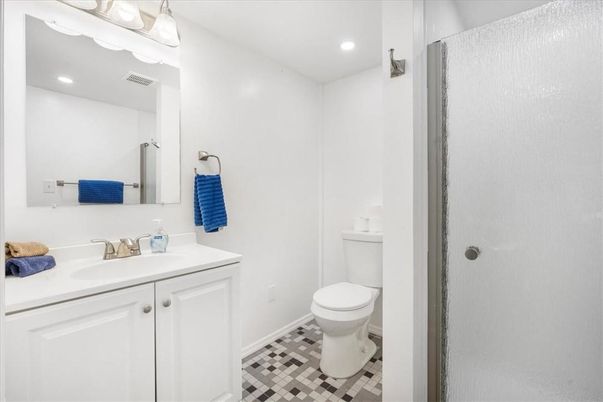 Bathroom, Interior, Recessed Lighting