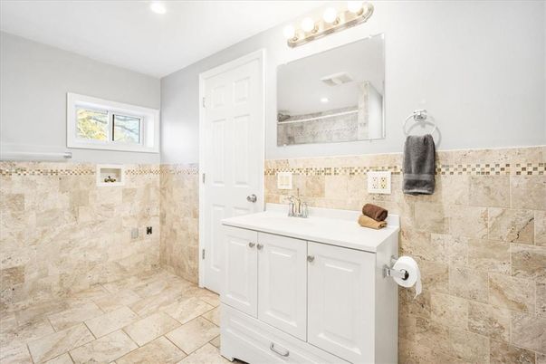 Bathroom, Interior, Recessed Lighting