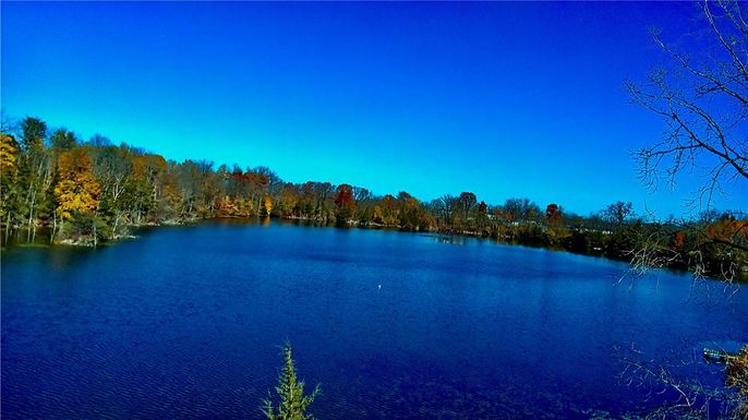 Exterior, Lake