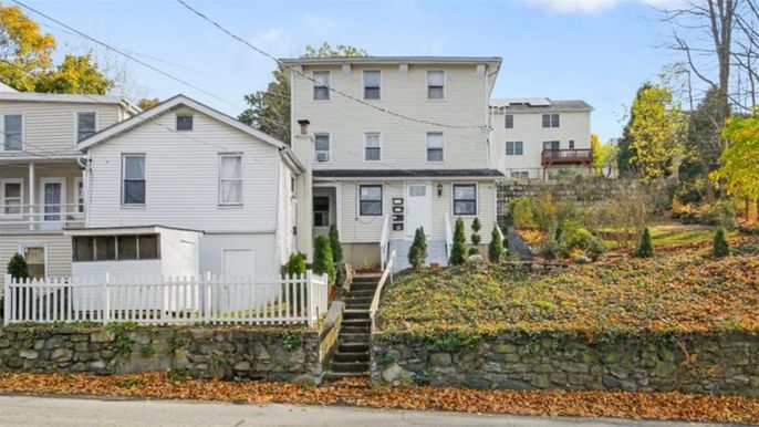 Attached, Exterior, Facade, Rowhouse