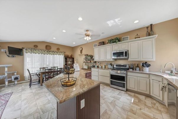 Dining room, Interior, Kitchen, Recessed Lighting, Stainless Steel Appliances