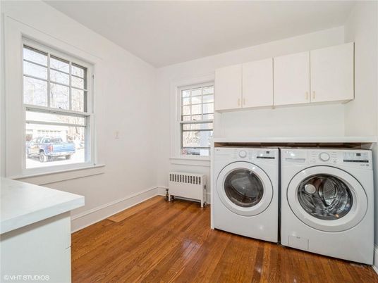 Interior, Washer, Wood Texture Flooring
